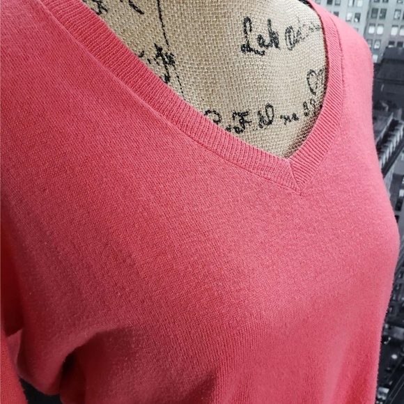 A/E Peach V Neck Relaxed Fit Sweater Ladies Large - Picture 4 of 7